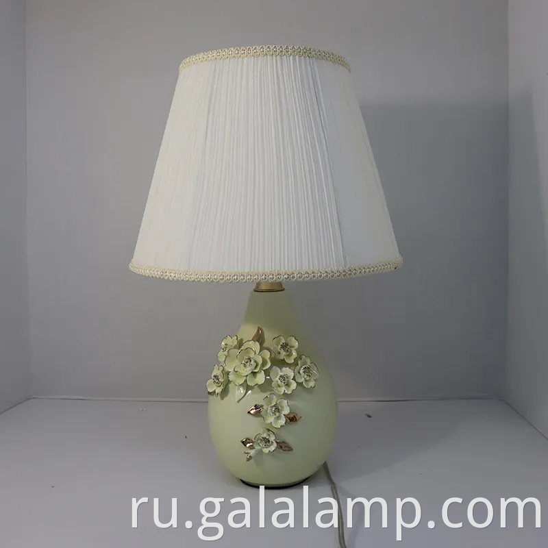 Элегантная золотая керамическая настольная лампа для спальни и гостиной